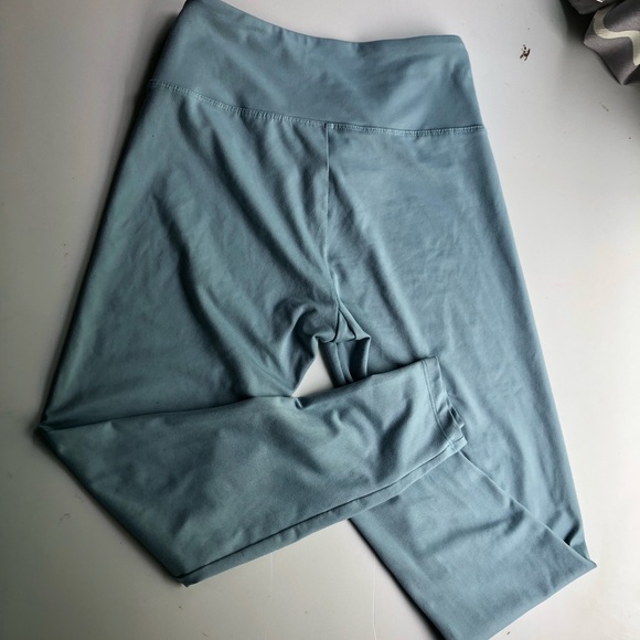 Sea foam Green Size M Leggings - Picture 2 of 2